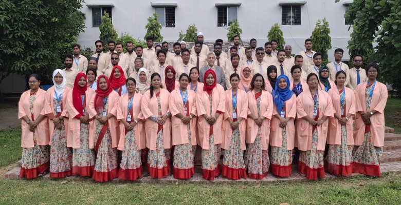 এমআইএস'সির নিজস্ব ইউনিফর্ম পরিধান